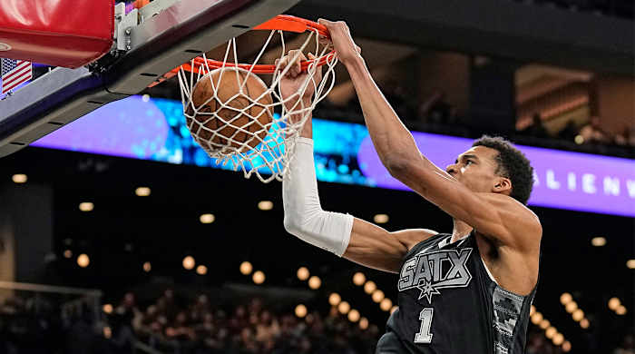 Spurs’ Victor Wembanyama throws down a vicious dunk.